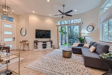 TV and multimedia, Living room, Seating area, Evening entertainment, fireplace