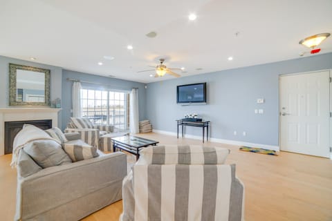 Charming New Buffalo Condo Walk to Lake Michigan! Apartment in New Buffalo