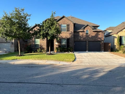 Lxry 7BR, Heated Pool and Spa near attrns, St2 Villa in San Antonio