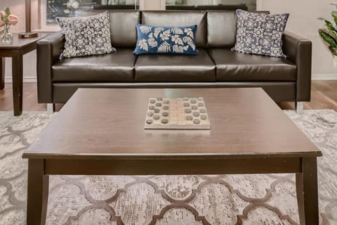 Lxry 4 BR, near attrns (St1) House in San Antonio