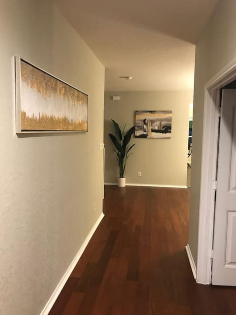 Luxury 4 BR home with Pool near attractions (Cobbl.) Villa in San Antonio