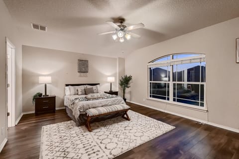 Lxry 4 BR, Heated Pool, Spa, near attrns (St1) Villa in San Antonio