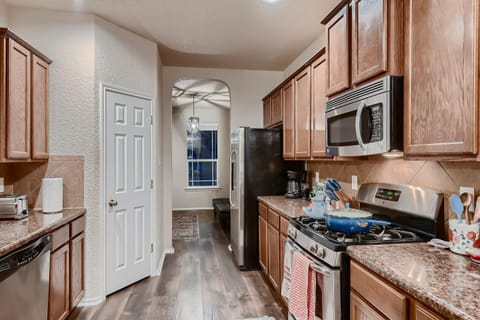 Lxry 4 BR, Heated Pool, Spa, near attrns (St1) Villa in San Antonio