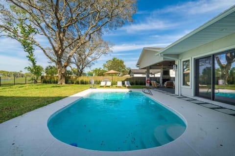 Taj Duval, Sleeps 14, Pool, Lux House in Jacksonville Beach