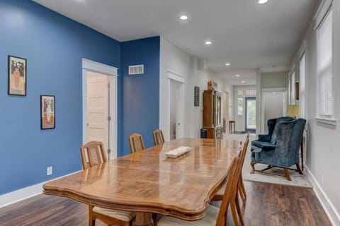 Seating area, Dining area