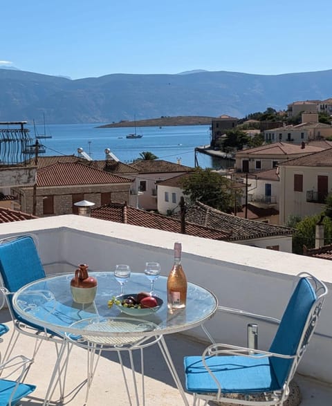 Mountain view, Sea view