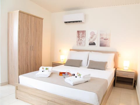 Bed, Photo of the whole room, Bedroom, towels, air conditioner