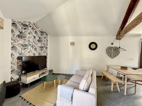 Communal lounge/ TV room, TV and multimedia, Living room