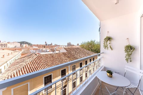 View (from property/room), Balcony/Terrace, City view