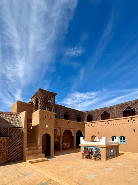 Property building, Patio, Day, Dining area, Landmark view