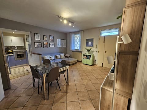 Kitchen or kitchenette, Seating area, Dining area