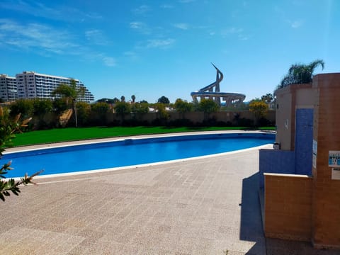 Property building, Day, Swimming pool