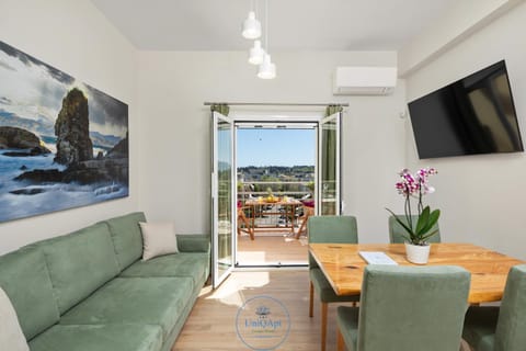 TV and multimedia, Balcony/Terrace, Living room, Dining area