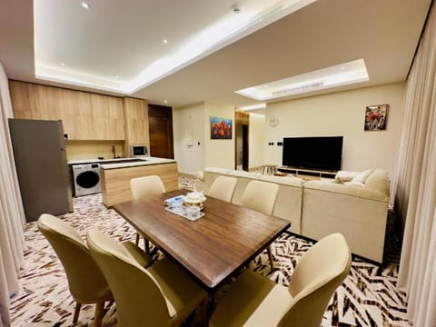 Communal lounge/ TV room, TV and multimedia, Seating area, Dining area, Evening entertainment