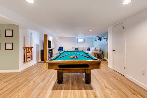 Game Room and Fire Pit Chic Pocono Pines Home! House in Pocono Pines