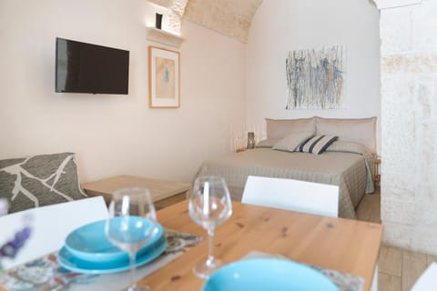 TV and multimedia, Seating area, Dining area