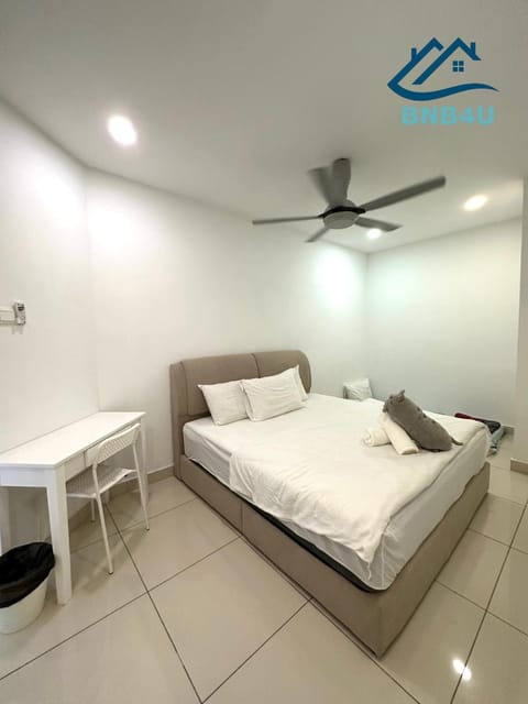 Bed, Photo of the whole room, Bedroom, fireplace