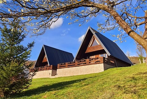 Property building, Spring, Day, Natural landscape, Garden, Garden view