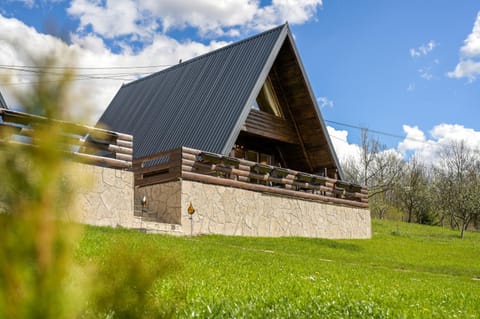 Property building, Spring, Day, Natural landscape, Garden, Garden view