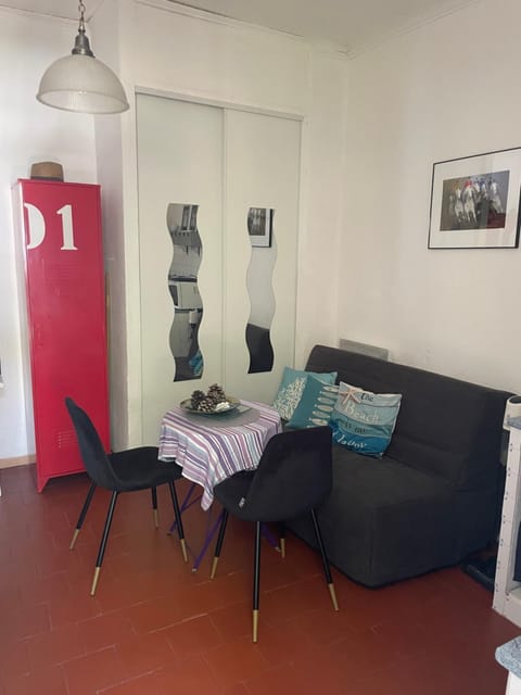 Seating area, storage