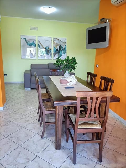 TV and multimedia, Dining area, air conditioner