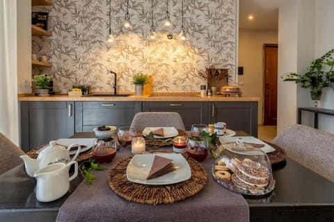 Kitchen or kitchenette, Dining area, Breakfast, Lunch, Dinner