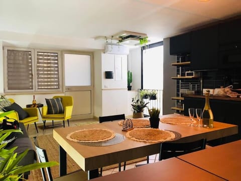 Living room, Dining area