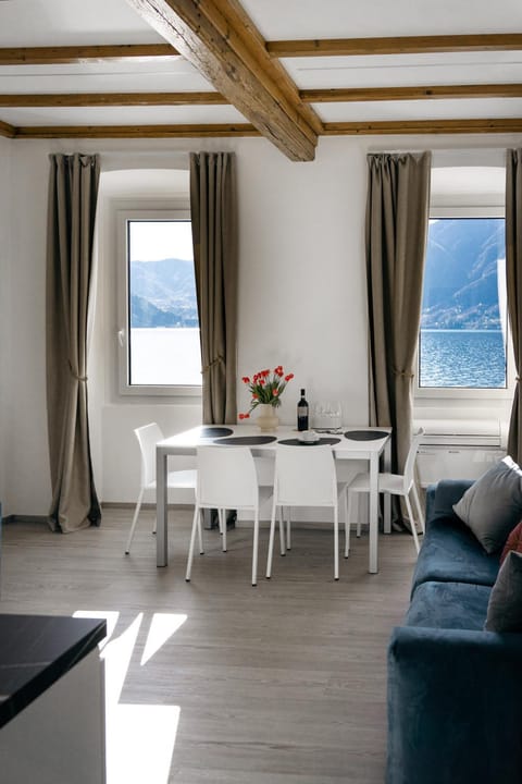 Living room, Dining area, Lake view, kitchen