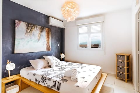 Bed, Photo of the whole room, Bedroom, air conditioner