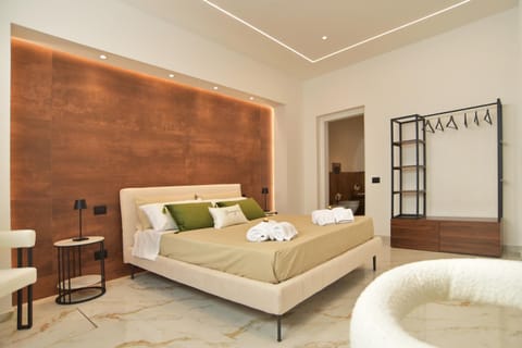 Bed, Photo of the whole room, Seating area, Bedroom, towels