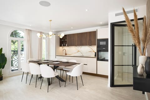 Kitchen or kitchenette, Dining area, minibar, pet friendly, stove