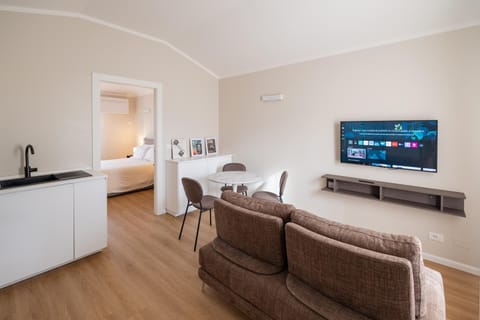 Communal lounge/ TV room, TV and multimedia, Seating area