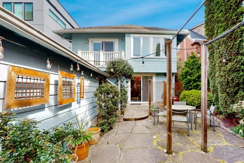 Greenlake Hidden Oasis House in Green Lake