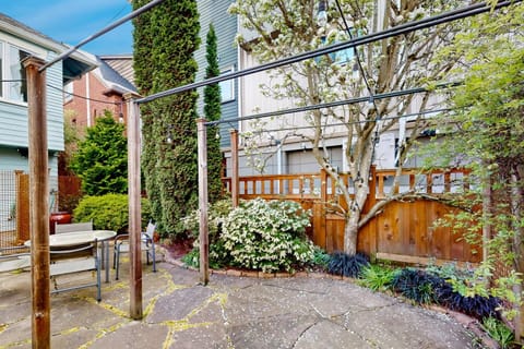 Greenlake Hidden Oasis House in Green Lake