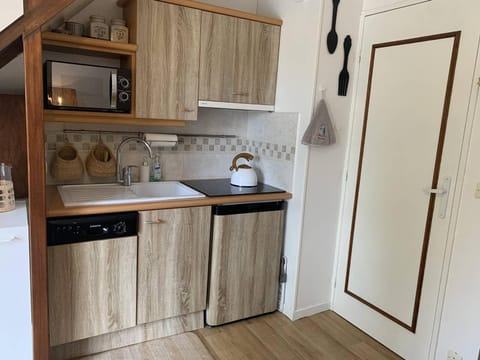 Duplex à 100m de la plage, balcon et parking gratuit - 4 pers. - FR-1-465-108 Apartment in Normandy