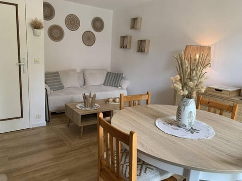 Duplex à 100m de la plage, balcon et parking gratuit - 4 pers. - FR-1-465-108 Apartment in Normandy