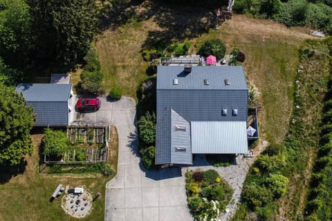 Waterfront Retreat, Beach Access, Group Friendly, Sleeps 14 House in Sechelt