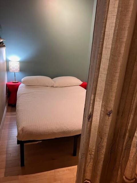 Waterfront Retreat, Beach Access, Group Friendly, Sleeps 14 House in Sechelt