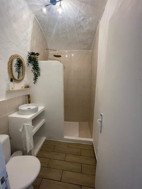 Logement troglodyte tout confort 42 min tgv Paris House in Vendôme