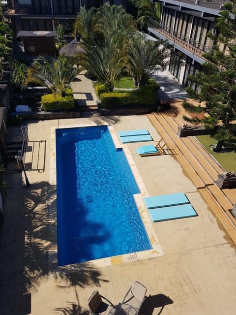 Property building, Day, Swimming pool, sunbed