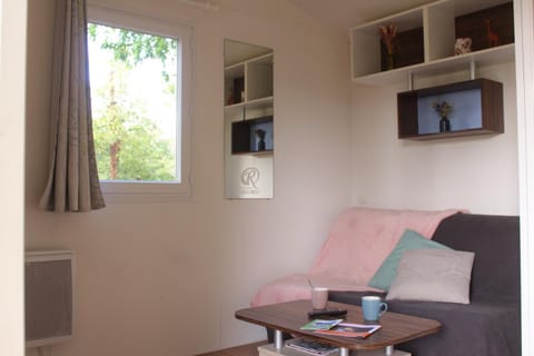 Camping La Venise de l'Ouest Campground/
RV Resort in Centre-Val de Loire