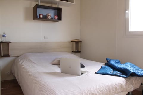 Camping La Venise de l'Ouest Campground/
RV Resort in Centre-Val de Loire