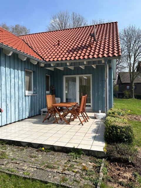 Property building, Garden, Dining area, Garden view