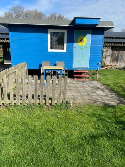 Property building, Garden, Balcony/Terrace