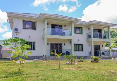 Property building, Natural landscape, Garden, Balcony/Terrace, Balcony/Terrace
