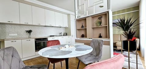 Kitchen or kitchenette, Living room, Dining area, pet friendly, stove