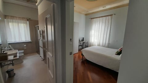 Toilet, Bed, Bathroom, Bedroom, towels