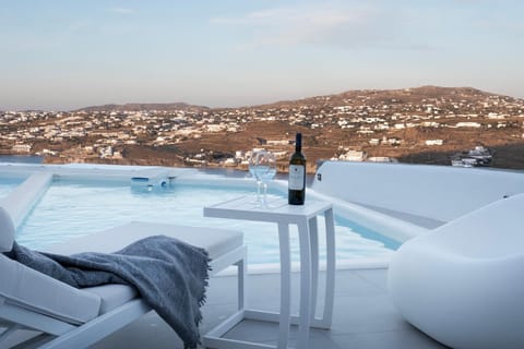 Balcony/Terrace, Seating area, Dining area, Mountain view, Pool view, Swimming pool
