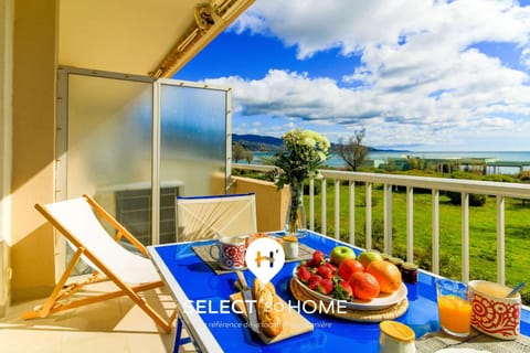 Day, Natural landscape, View (from property/room), Balcony/Terrace, Dining area, Sea view