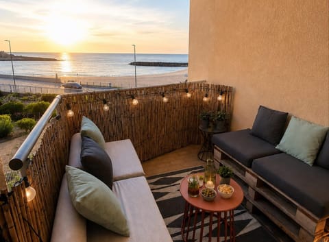 Patio, Day, Natural landscape, View (from property/room), Balcony/Terrace, Seating area, Dining area, Sea view